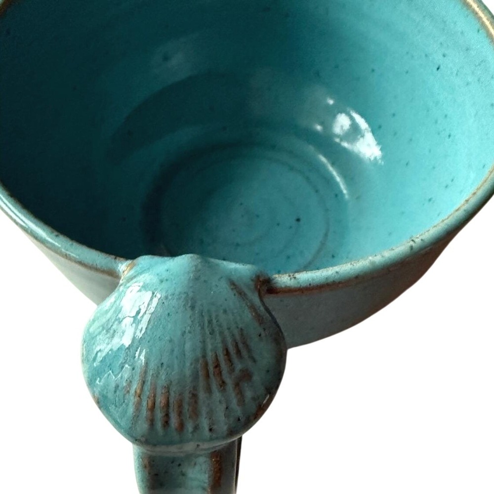 Vintage Signed DW Stoneware Batter Bowl Seashell Handle Teal Pottery - Picture 8 of 9